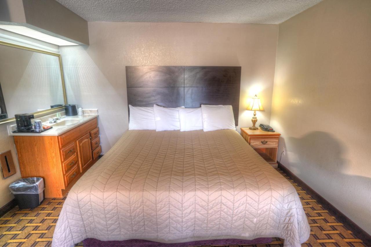 Amerivu Inn & Suites - Helen - Downtown Экстерьер фото